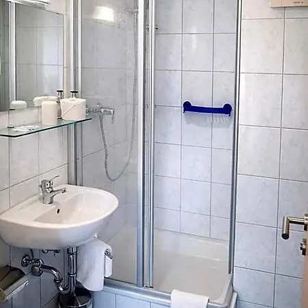Discovery Hotel 3*